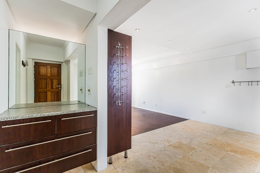 To Let 2 Bedroom Property for Rent in Green Point Western Cape